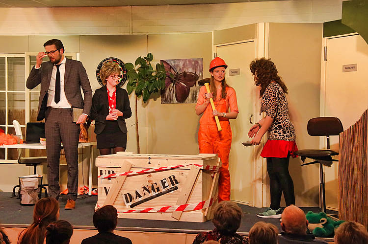 CPJ Waarder-Driebruggen met de klucht 'Dolle beestenboel'_63